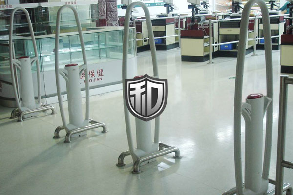 商場(chǎng)名牌箱包專(zhuān)賣(mài)店使用5支F-S3聲磁防盜器