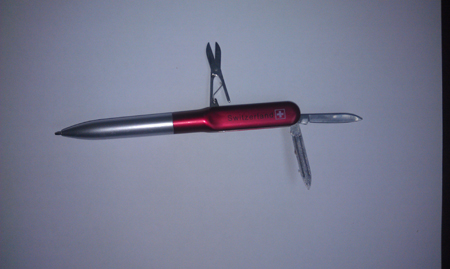 新疆烏魯木齊機場安檢門把關通道致使小刀藏匿行李包[圖]