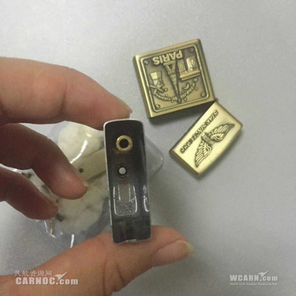 旅客將打火機(jī)“肢解”企圖混過(guò)安檢門(mén)