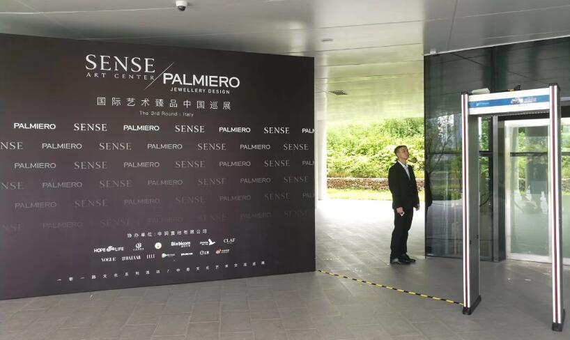 國際藝術臻品中國巡展會采用維和時代安檢門廠家供應的金屬探測門[圖]
