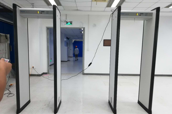 中山電子廠采用rapiscan metor6s進口金屬探測安檢門檢測電子芯片（圖）