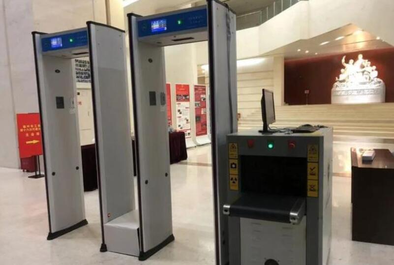 學校為什么要有安檢門？