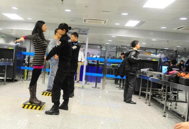 3-笫一次坐飛機(jī)登機(jī)流程 安檢門安檢注意事項(xiàng).jpg 3-笫一次坐飛機(jī)登機(jī)流程 安檢門安檢注意事項(xiàng).jpg